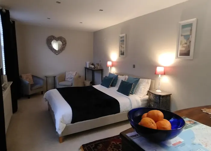 1 Courtyard Mews
